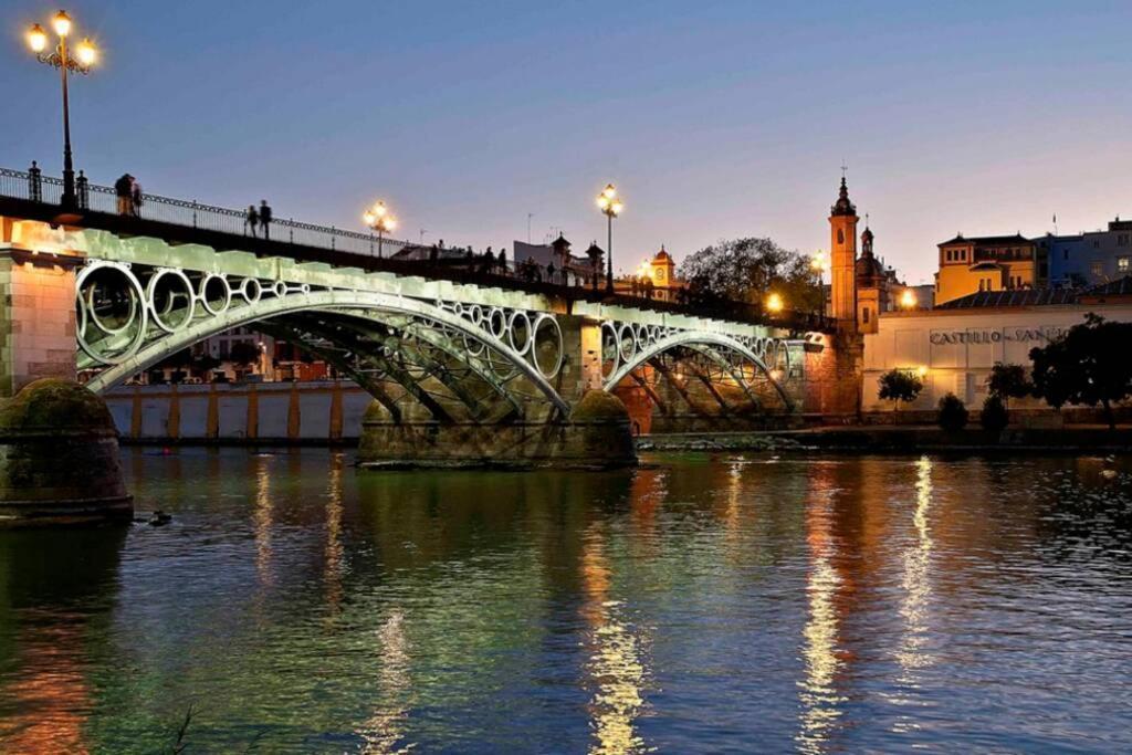 G12 Trendy And Comfy Bright Loft Meters From Bullring And Trianas Bridge, Galera Street Lejlighed Sevilla Eksteriør billede